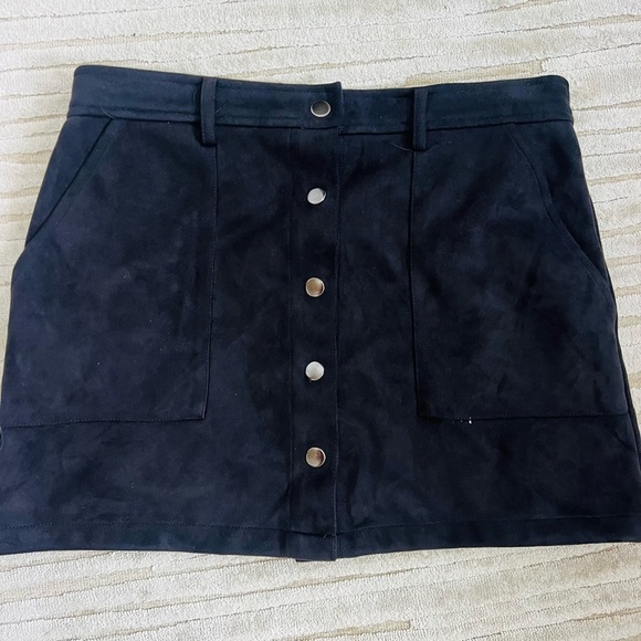 Forever 21 Dresses & Skirts - Forever 21 black Button-Front Mini Skirt